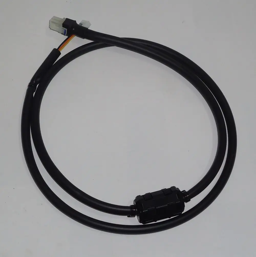 Kabelbaum mit zwei schwarzen Leitungen und einem Stecker, geeignet für die Verwendung in DAIKIN Altherma R Hybrid Heizsystemen.